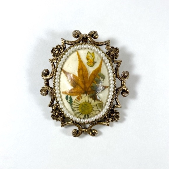 Vintage 1977 handmade dried floral brooch pendant